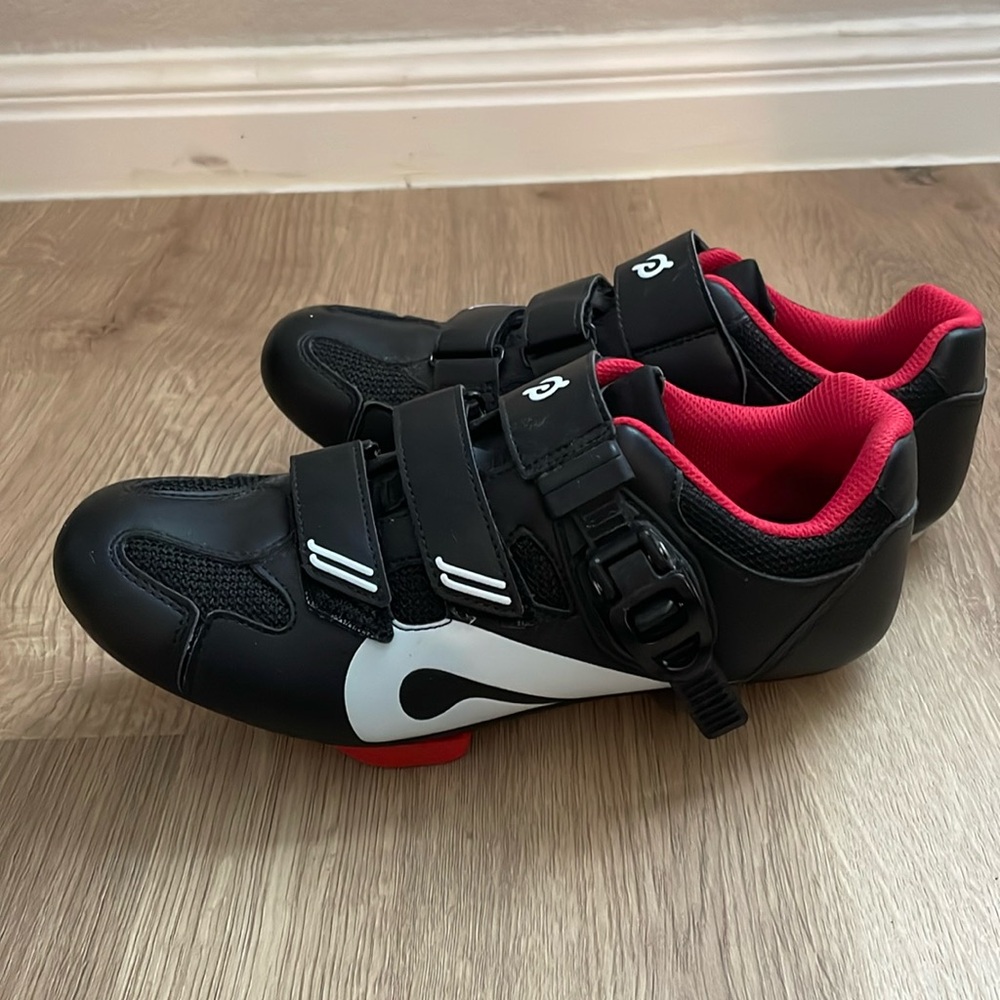Peloton cycling shoes, 39